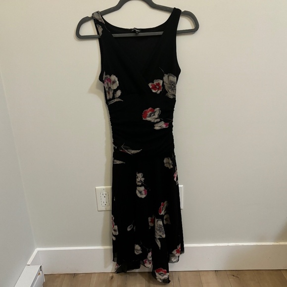 2 for $20 le chateau Black Floral Dress with V-Neck EUC - Picture 2 of 6